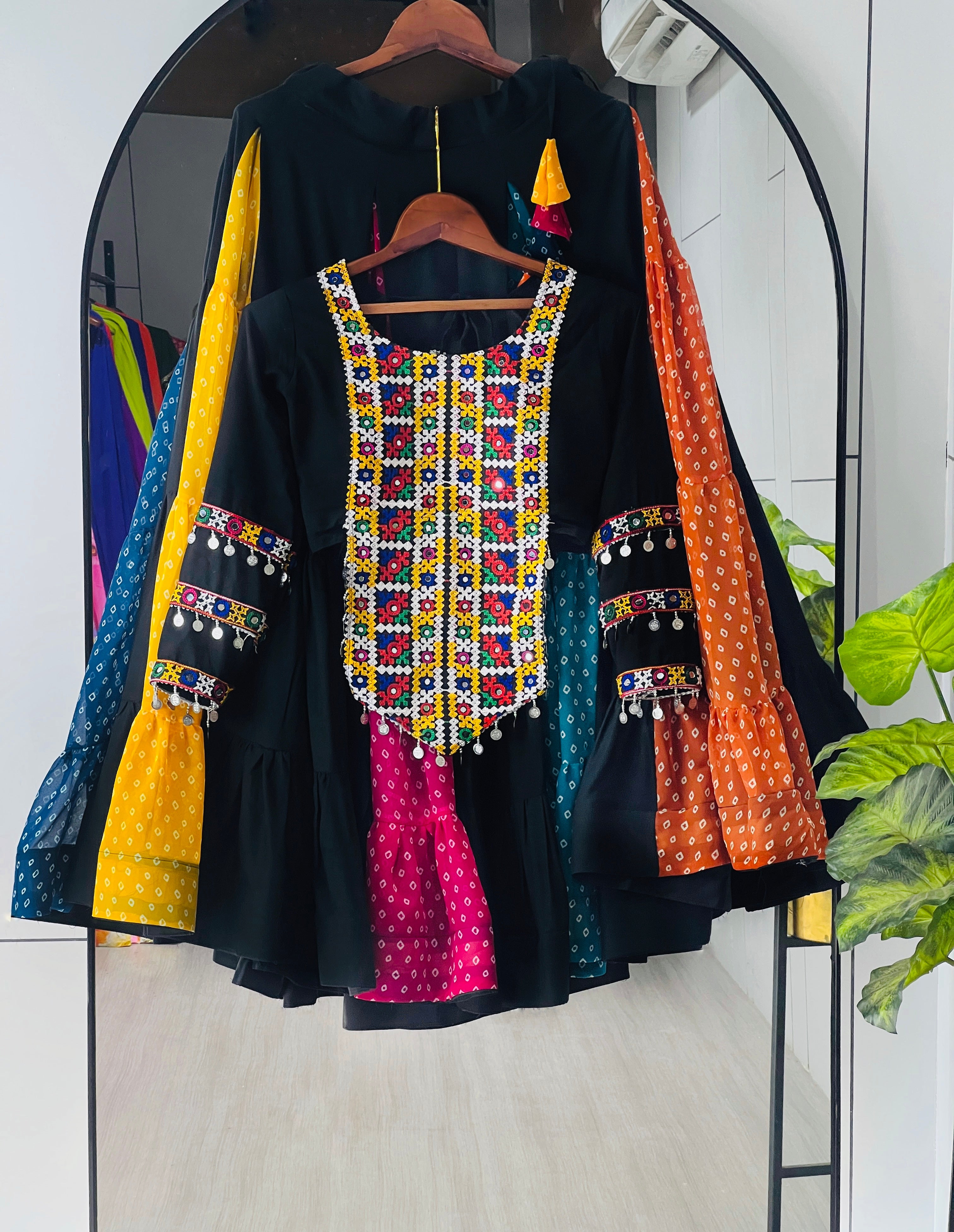 Bandhani Lehenga With Traditional Top For Navratri
