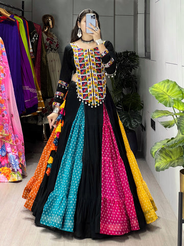 Bandhani Lehenga With Traditional Top For Navratri