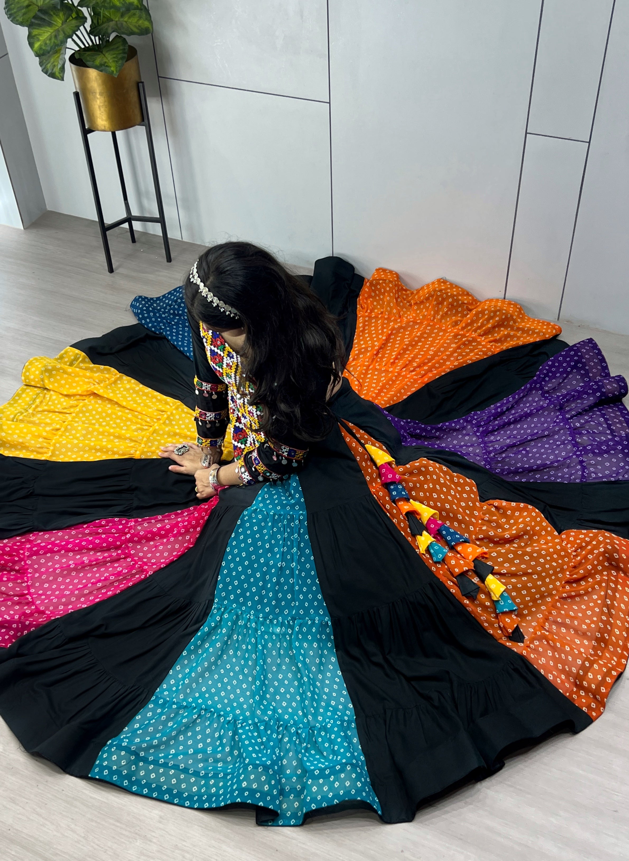 Bandhani Lehenga With Traditional Top For Navratri