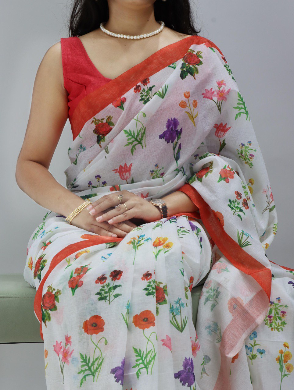 Floral Linen Printed Saree With Plain Blouse