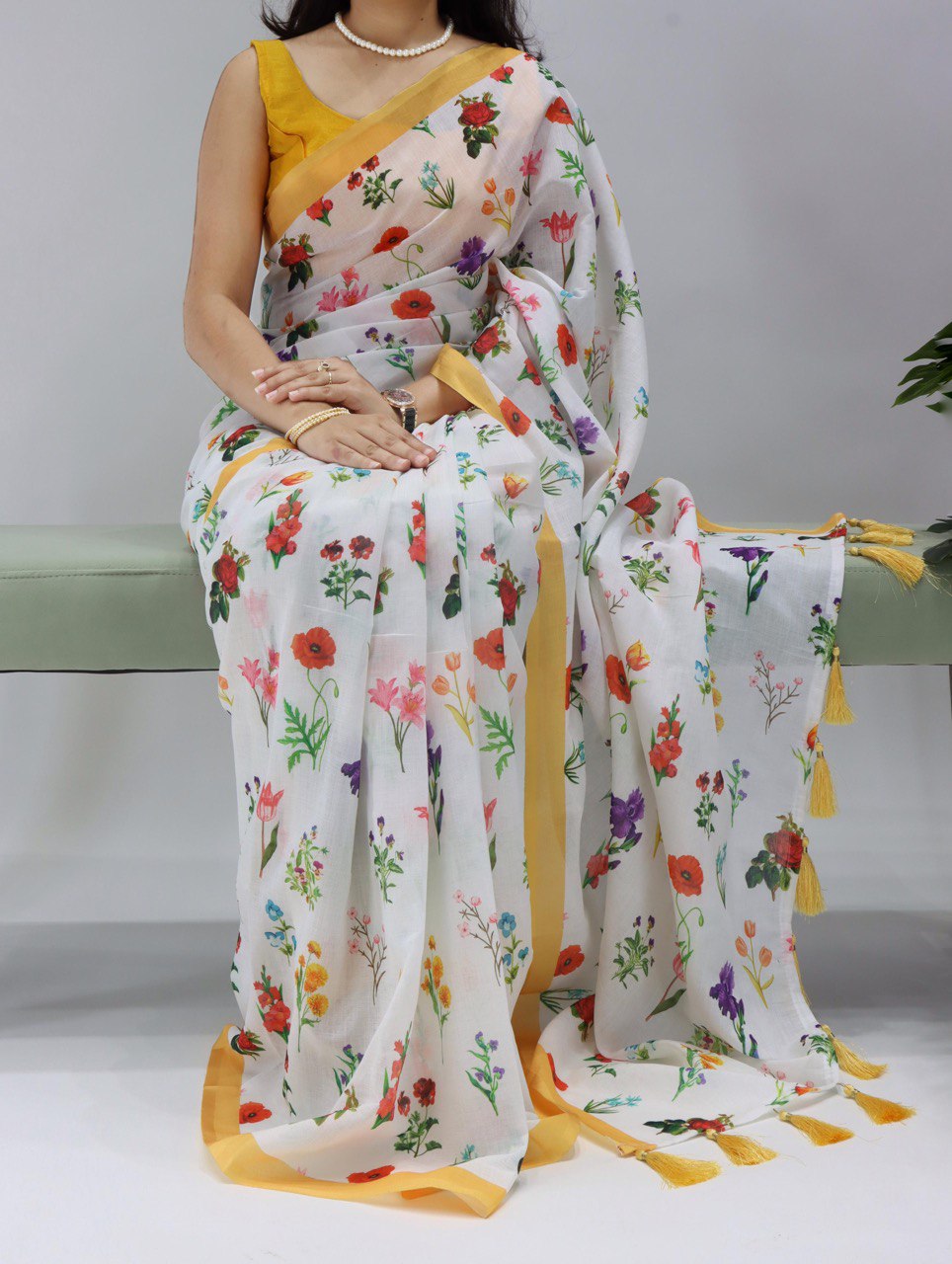 Floral Linen Printed Saree With Plain Blouse