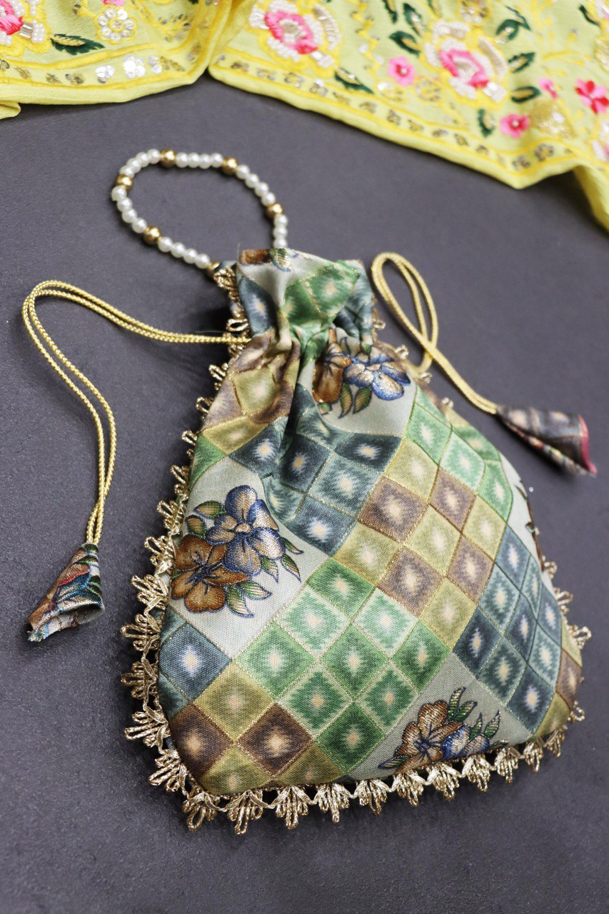 Designer Batwa with Pearl Handle